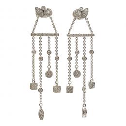 13   -  <p><span class="object_title">Pendientes largos en oro blanco con cadenitas de diamantes talla brillante engastados en pavé y chatón, 1,20 ct aprox. </span></p>