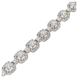 40   -  <p><span class="object_title">Pulsera rivière en oro blanco con diamantes tallas brillante y princesa, 3,25 ct aprox. y zafiros blancos engastados en garras. 12,98 gr. 18 cm. </span></p>