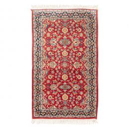 520   -  <p><span class="object_title">Alfombra persa en lana anudada a mano de tonalidades roja, azul y beige con decoración floral, s.XX. </span>.<br></p>