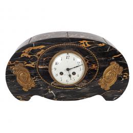 472   -  <p><span class="object_title">Reloj de sobremesa Art Déco en mármol con aplicaciones florales en metal dorado, c.1930. </span>.<br></p>