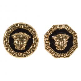 65   -  <p><span class="object_title">Pendientes diseño logotipo de Versace en oro rosa y esmalte de tonalidad negra. 2,14 gr. </span></p>