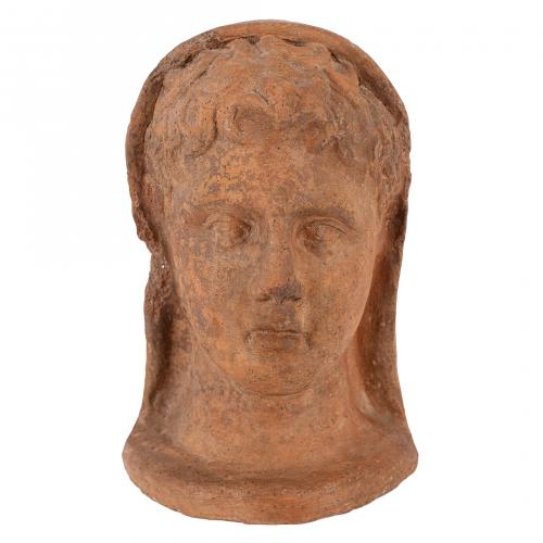 Cabeza femenina. Escultura en terracota. Magna Grecia, fles