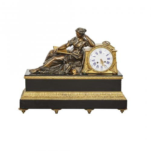 Reloj de sobremesa estilo Luis XVI modelo "à la Geoffrin". 