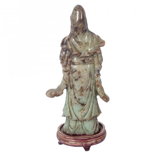 Guanyin. Figura en jade tallado. China, s.XX. 