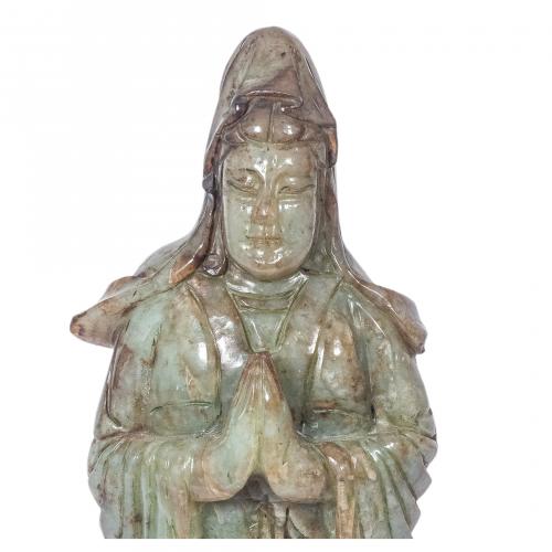 Guanyin. Figura en jade tallado. China, s.XX. 