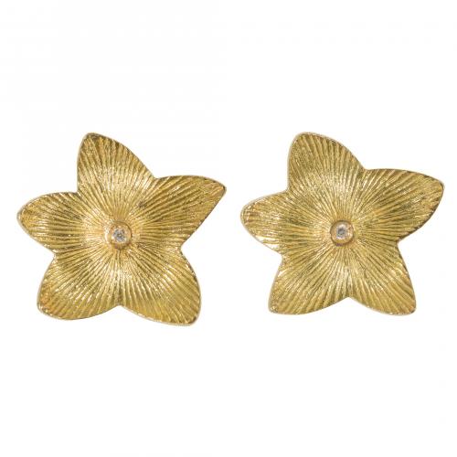 Pendientes diseño flor en oro con chatón central de diamant