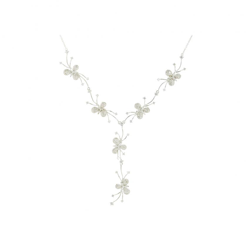 Gargantilla en plata rodiada con centro floral de circonita